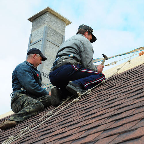 Roofing Contractors Install New House Roofing with Asphalt Shingles 